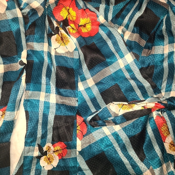 Diane Von Furstenberg silk Wrap Blouse with Notched Collar - Picture 4 of 15